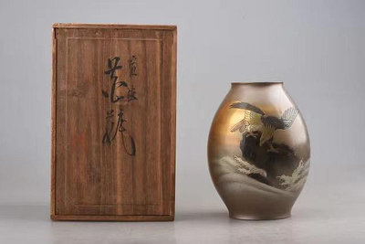 新 日本回流 高崗銅器 銅胎鏨刻 老銅花瓶 手刻雄鷹名家作 手刻