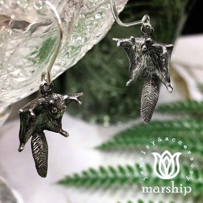 Marship 台北ShopSmart直營店 日本銀飾品牌 優雅滑行的飛鼠耳環 925純銀 古董銀款 針式耳環