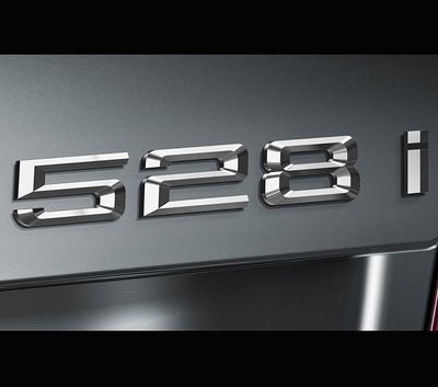 現貨熱銷-易車汽配 BMW 寶馬5系列 E60 E61 F10 F11 528I 528i 後車箱改裝鍍鉻銀字貼字標 同