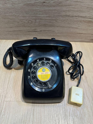 早期撥盤式電話600-A1 早期撥盤式電話 早期轉盤電話 二手轉盤電話 早期電話 早期家用電話 電話機 拍戲道具