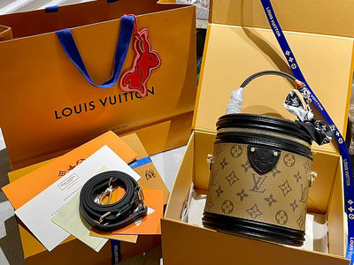 【二手包包】牛皮 +送絲巾 Lv Cannes 發財桶 圓桶包 它就是這么惹人愛，不僅優雅貌美，還經典耐用，NO51928
