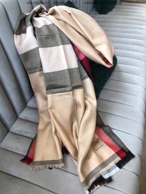 美國代購Burberry 巴寶莉 時尚潮流 英倫時尚  顏色1 空氣輕薄款大羊毛絨圍巾 披肩70-2