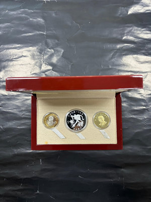 A032-台灣銀行105年猴年生肖套幣，幣佳，紙盒雪白，有收據