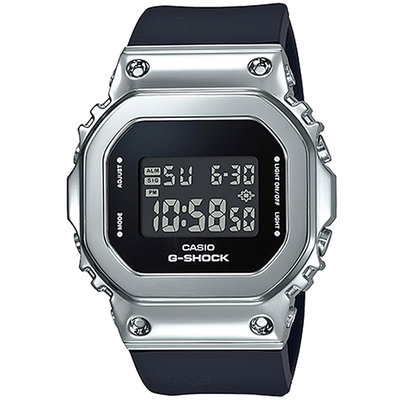 【CASIO G-SHOCK】(公司貨) GM-5600-1 搭配反轉 LCD 液晶呈現出更別緻的外觀
