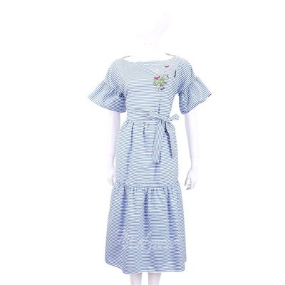 現貨熱銷-MAX MARA-WEEKEND 花蝶刺繡藍白條紋荷葉袖洋裝 1820156-77