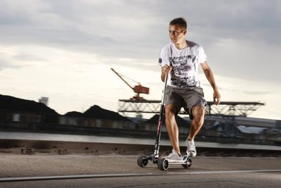 限量 瑞士 micro滑板車 kickboard monster 三輪滑板車 終極旗艦款 專業玩家版