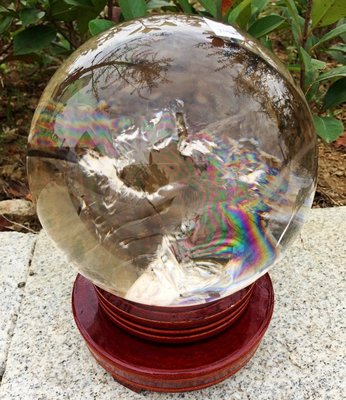 光工水晶阿賽斯特萊 15.5cm天然白水晶球擺件七彩光絢麗 梅爾卡巴揚升球柱千層金字塔冥想松果體第三眼能量淨化梵天透體