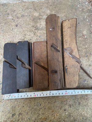 【二手】老木工刨子四個，左邊兩個黑色木頭的右邊普通木頭的只有621【木清院】古玩 收藏 古董