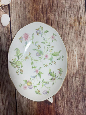 英國皇室瓷器Wedgwood 韋奇伍德甜梅系列長葵口餐盤，顏