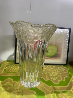 日本回流SOGA水晶玻璃花瓶 非常精致可愛 葡萄浮雕畫片9499