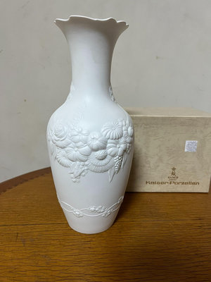 w日本回流，德國凱撒高浮雕花瓶，帶原盒。