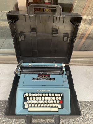 ［冠頴工房］西班牙製經典olivetti studio 46 機械打字機功能完好，大台品相極優，面交自取