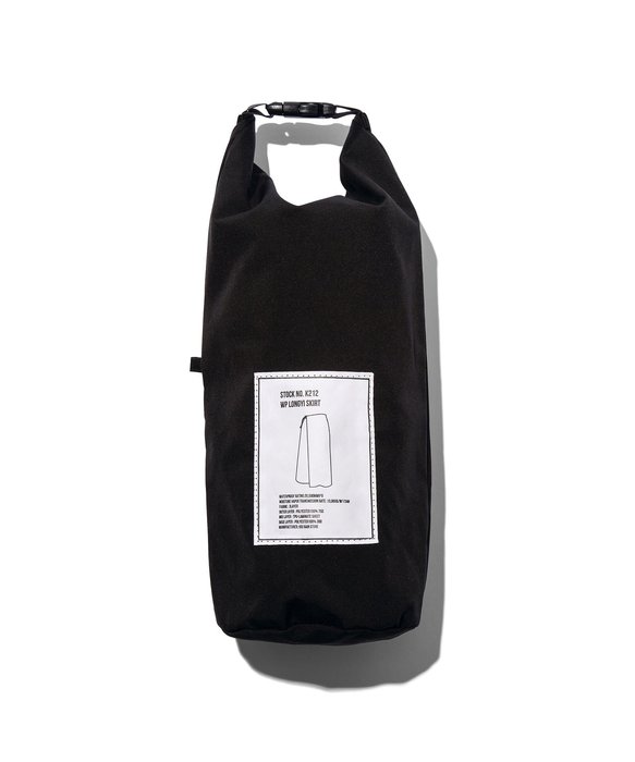 日本KIU 212-900 黑色 抗UV透氣防水裙 內有腰圍調整扣 攤開變野餐巾 附收納袋