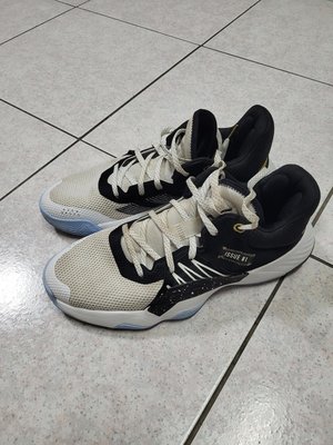 Adidas D.O.N. Issue 1 黑白金 冰藍 籃球鞋US11.5