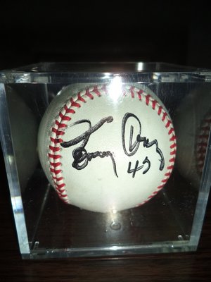 【☆ 職棒野球魂大賣場☆】Tommy Cruz 簽名球 ,  簽於 比賽球 ，值得收藏。 (商品不含球框 ,拍攝使用)