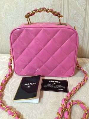 CHANEL  可愛手提粉紅色漆皮限量芭比系列化妝箱
