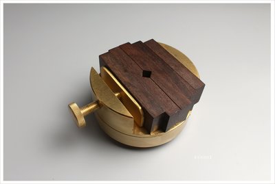 【禾洛書屋】單栓黃銅印床 (培林承軸轉盤)原木木夾/刻印專用