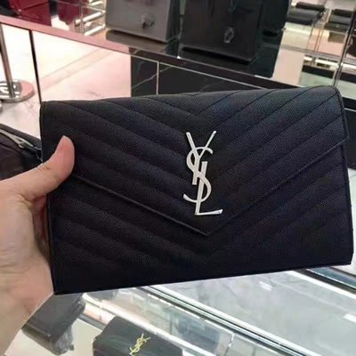 YSL MONOGRAM系列V字縫線魚子醬牛皮金屬LOGO銀鍊手拿/肩背包(黑) （紅）現貨