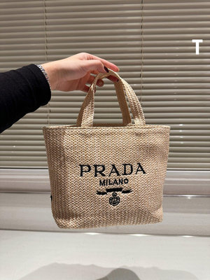 【二手包包】Prada 托特包 休閑百搭輕便實用上身超好看草編系列 尺寸 小號23 23cm NO147507
