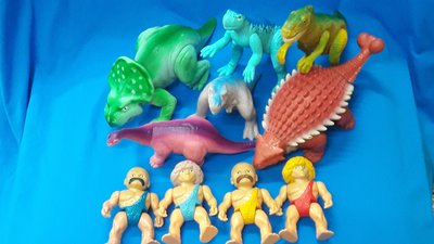 [居家雜物出清/二手兒童玩具]#早期80年代美商PLAYSKOOL(兒樂寶)出品-穴居人+恐龍玩具---(中古瑕疵品)