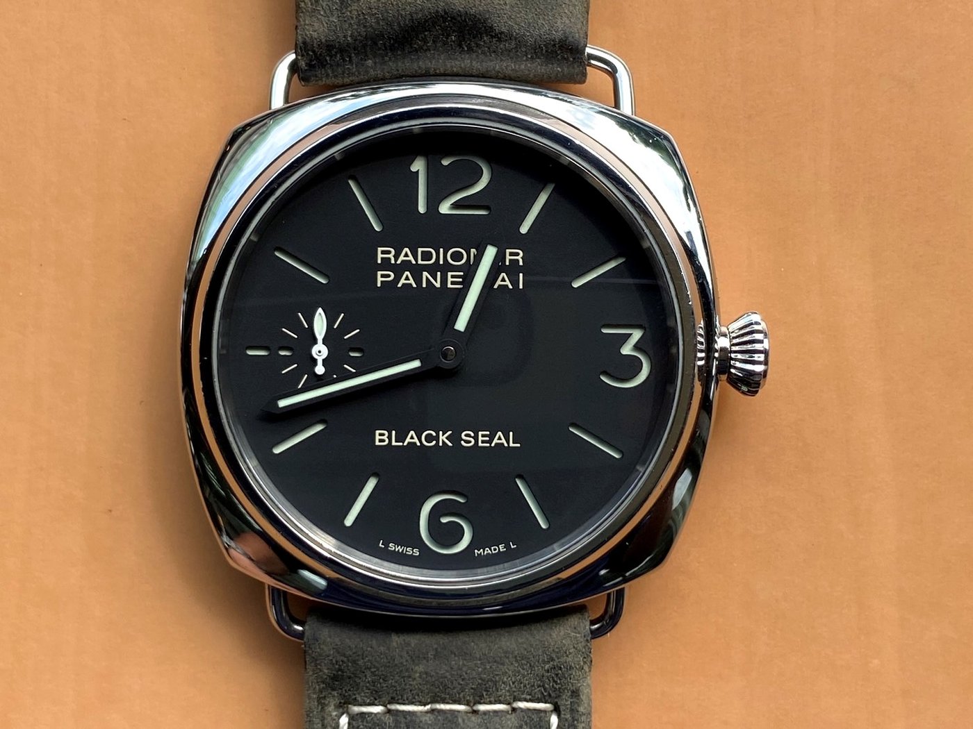 飛馬當舖售PANERAI 沛納海PAM183 Black Seal 手上鍊透背紀念型雕刻機芯