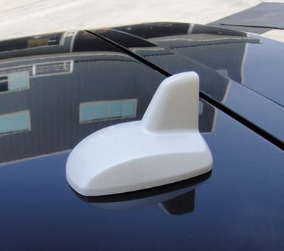 IDFR ODE 汽車精品 BENZ E-W212 樣式 鯊魚鰭天線 通用款 黏貼式 珍珠白