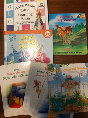 幼稚園、幼幼、小孩小嬰兒兒童英文繪本，有小鹿班比、彼得兔、小熊維尼等，Little Suzy’s zoo、Blue,s clues。可愛的動物英文繪本約10本