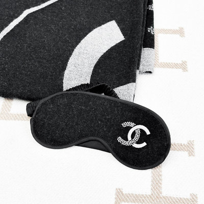 Chanel香奈兒 Vic新年禮物羊絨大方巾+眼罩，基本全新