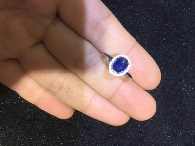 【18K金藍寶石戒指】18K金斯里蘭卡天然藍寶石戒指 皇家藍 無燒純天然 配南非天然鑽石