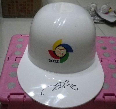 棒球天地---2013 WBC 經典賽 台灣之光 王建民 簽名於經典賽紀念帽.字跡漂亮