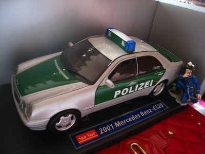 1/18 Mercedes-Benz E320 (W210) POLIZEI(German ) 銀 2001