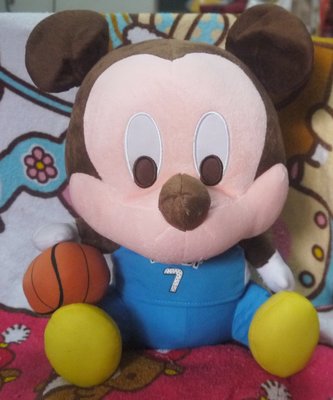 正版﹝Disney﹞授權※Mickey Mouse米老鼠/米奇※【米奇穿7號籃球衣坐姿造型】絨毛布偶(34公分)