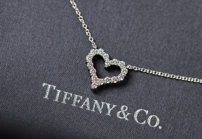 Tiffany PT950 白金水蜜桃愛心鑽石項鍊,專櫃價12萬元