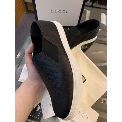 Gucci 黑色壓紋滿版設計 輕巧方便 懶人鞋 休閒鞋