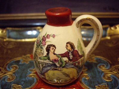 歐洲古物時尚雜貨 迷小陶瓷壺 情侶圖  擺飾品 古董收藏 限時特價中