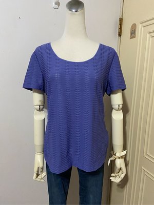 義大利精品亞曼尼ARMANI品牌丁香紫波紋彈性衫#46(適XL~XXL)*590元直購價*
