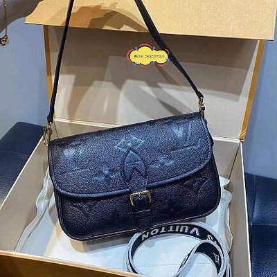 99新 二手 路易威登 LV M46386 M46388 DIANE 黑色/奶白色全皮壓花 腋下包 肩背包 斜挎包