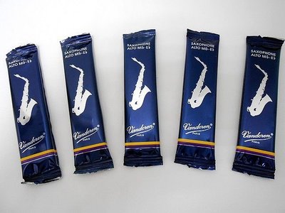 《Vandoren 管樂器配件/管樂器保養用品》法國竹片/中音薩克斯風竹片/ALTO SAX(單片零售價：每片80元)