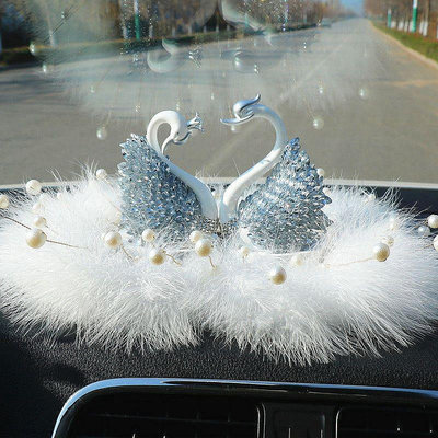 現貨：水鉆天鵝車上擺件創意個性羽毛高檔車內漂亮裝飾品禮物女