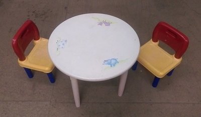 二手兒童桌椅組(1桌2椅)/幼兒園桌椅/小孩遊戲桌/學習桌/孩童書桌/餐桌椅/讀書桌/寫字桌/萬用桌/寶寶桌椅/二手桌子