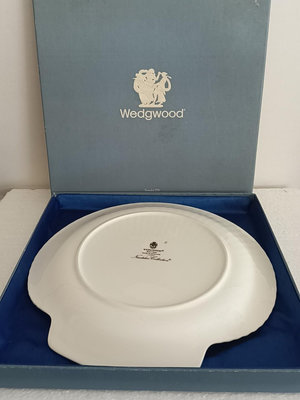 WEDGWOOD英國bone China骨瓷盤，日本購入原盒