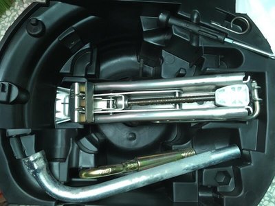 VW 福斯原廠2005年POLO(Mk4)千斤頂配件 含拖鉤