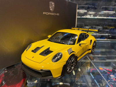 吉華@ 1/18 原廠 Porsche 911 (992) GT3 RS year 2022 racing yellow