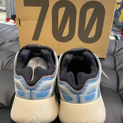 EZ兔購】~ 正品～adidas Yeezy Boost 700 V3鞋現貨23.5 24 | Yahoo奇摩拍賣