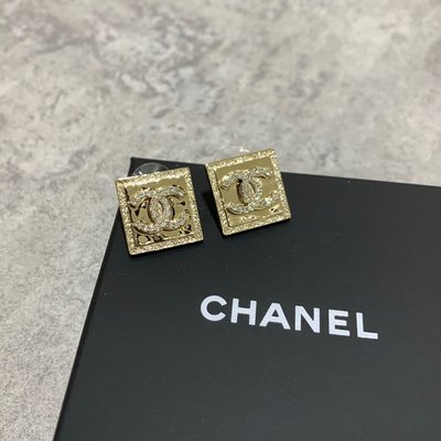 Chanel 方形 鑽logo 耳環《精品女王全新＆二手》