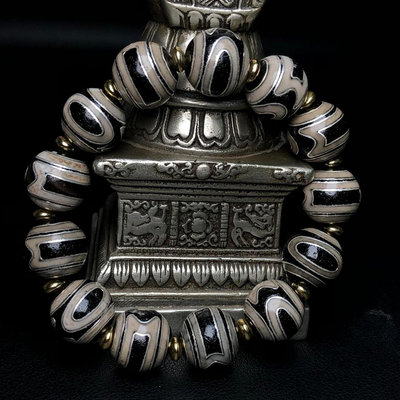 編號101000藏區收藏天地天珠鑲嵌925銀絲佛珠手串，尺寸16毫米重量71.1克天地天珠的功益來源于大藏經，意為“日月同輝36763古玩 收藏 古董