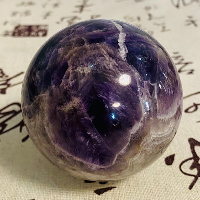 M25天然紫水晶球擺夢幻紫色水晶居家飾品，原石打磨，隨手一2108 水晶 原石 把件【玲瓏軒】
