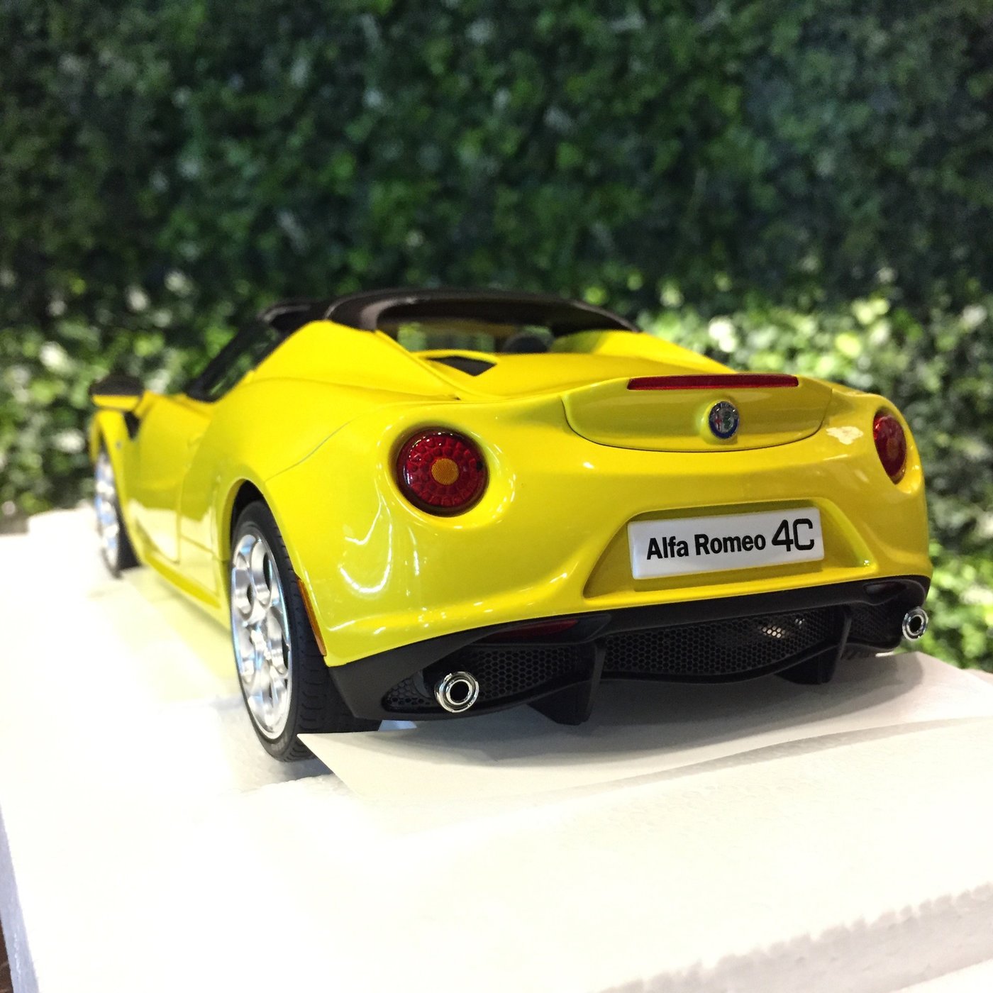 1 18 Autoart Alfa Romeo 4c Spider Yellow Mgm Yahoo奇摩拍賣