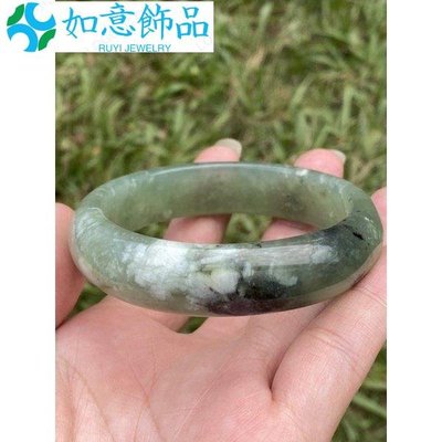 57.8mm 高冰菠菜綠飄雪花 花玉手鐲Natural Serpentine jade Xiu yu ja~如意飾品