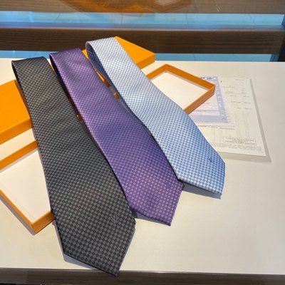 LV領帶 新款來襲經典領帶「棋盤格子」l‘花紋，男士必備單品超時尚！難得的好款，不挑人